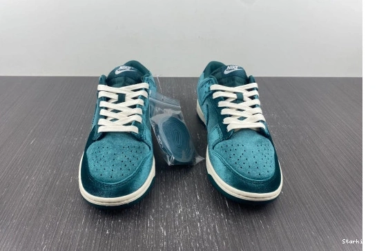 DZ5224-300 Green Nike Dunk Velvet Low 0103